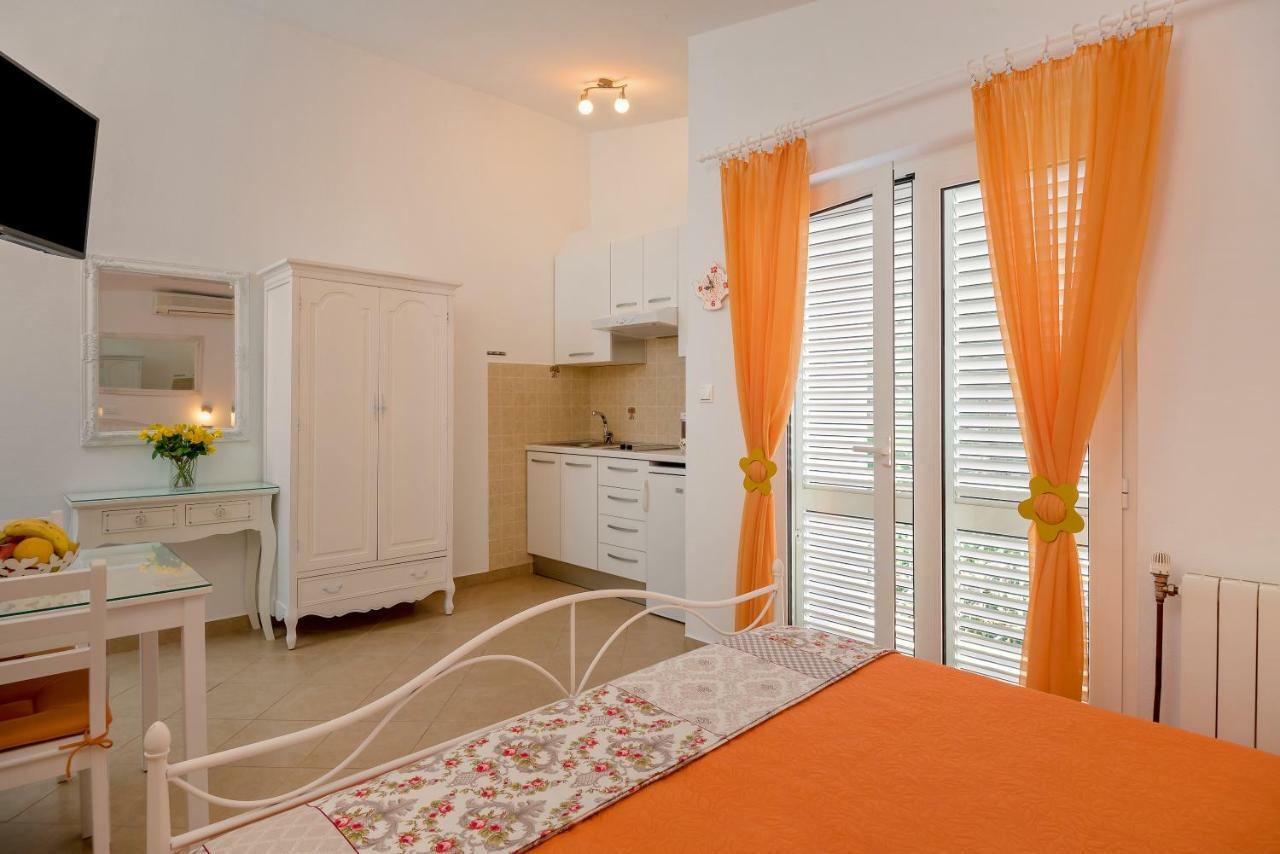 Apartments Villa Lilla Baška Voda Zewnętrze zdjęcie