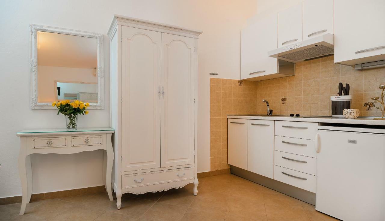Apartments Villa Lilla Baška Voda Zewnętrze zdjęcie